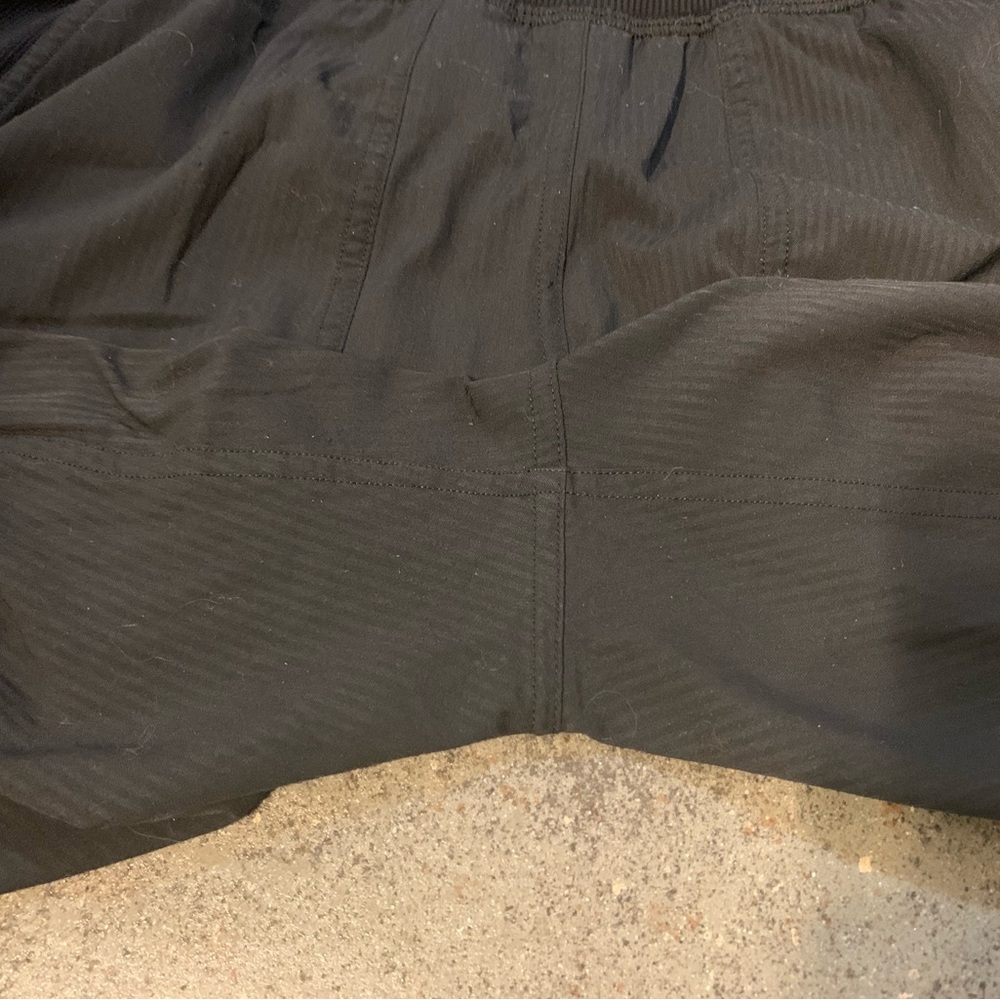 Lululemon Dance Studio Jogger
*29"
Black. Size 4. EUC - Picture 8 of 13
